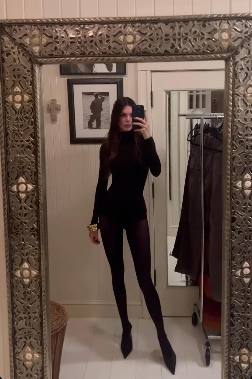 Best celebrity outfits from New Year's Eve 2022 6 Kendall Jenner